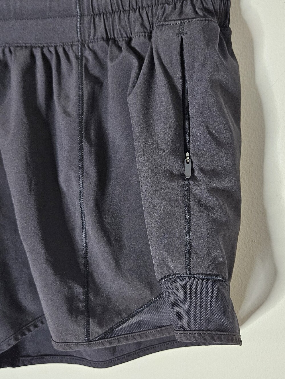 Lululemon Hotty Hot Short II Long 4" Black  Women's 6 - Picture 4 of 6